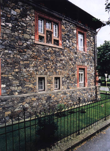 dm02.JPG (67098 bytes)