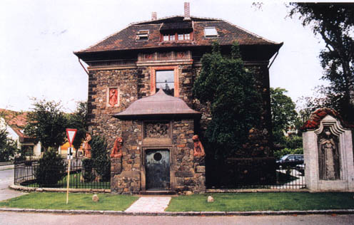 dm03.JPG (51022 bytes)