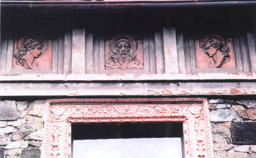 dm08.JPG (42716 bytes)